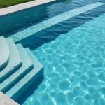 découvrez comment choisir entre un escalier d'angle et une plage immergée influence la circulation de l'eau dans votre piscine pour un confort optimal et une meilleure maintenance.